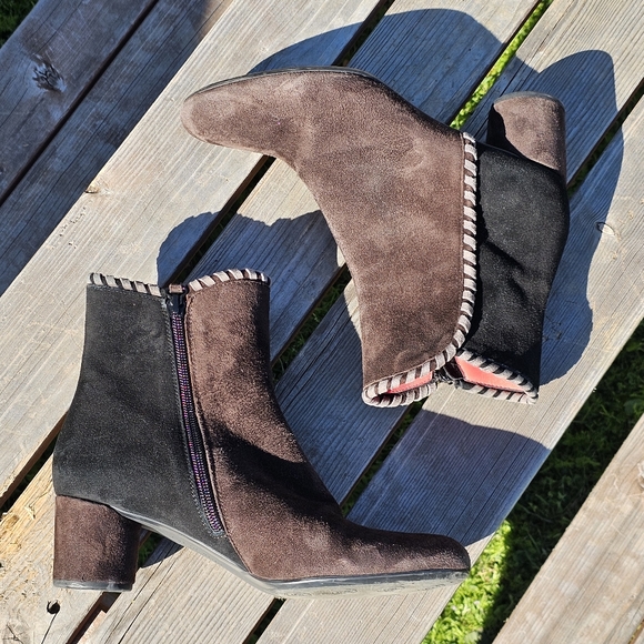 Pas De Rouge suede ankle boots - Picture 3 of 10